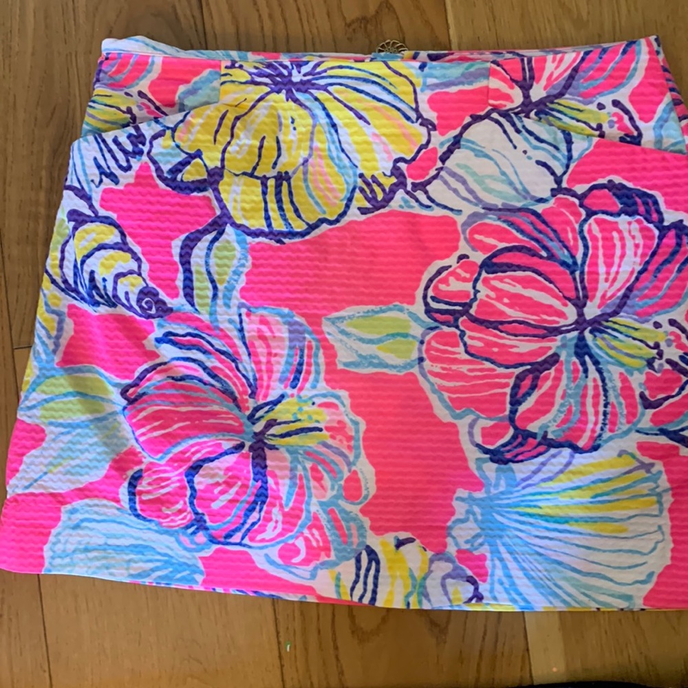Lilly Pulitzer skort size 10 with sea shell zipper